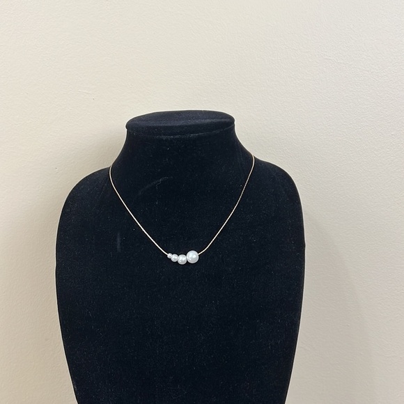 𝅺nwt faux pearl necklace - Picture 7 of 8